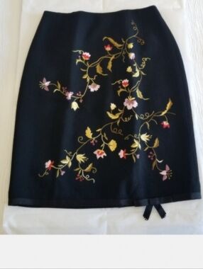 Rickie Freeman for Teri Jon Embroidered Black Wool Pencil Skirt Size 6, NWOT